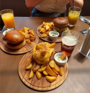 Bendizê - Restaurante em Porto Alegre - Combo de hamburguers