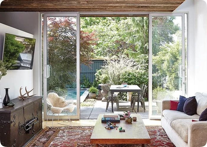 Sem cortina: saiba os benefícios de eliminar o acessório da sala