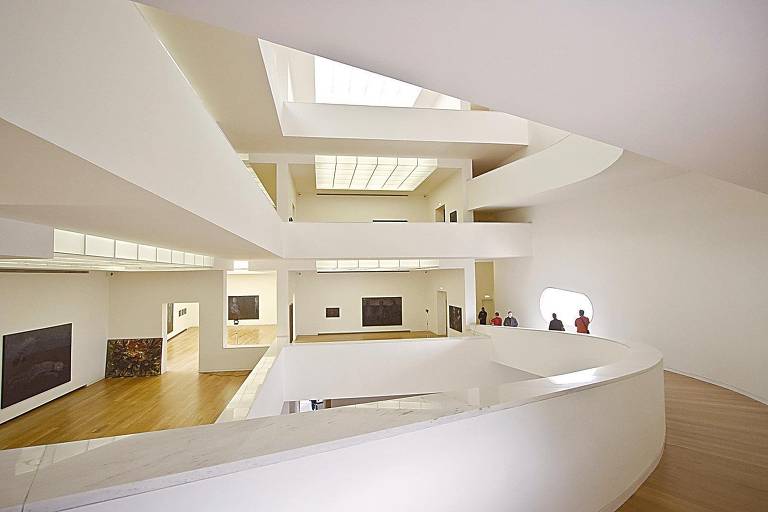 Arquitetura interna do museu iberê camargo 02