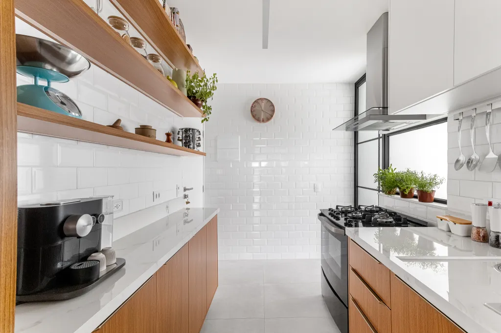 cozinha minimalista com móveis sustentáveis - design de interiores 