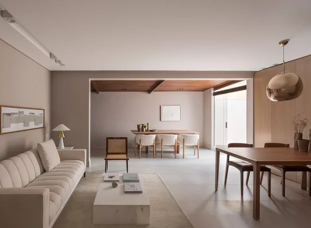 sala minimalista com móveis sustentáveis - design de interiores