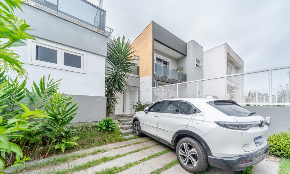 Casa à venda com 3 dormitórios, 207m² e 2 vagas no bairro Lagos de Nova Ipanema, Zona Sul de Porto Alegre - 001