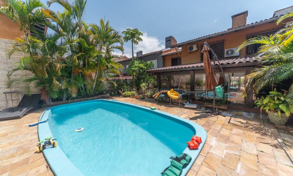 Casa à venda com 4 dormitórios, 250m² e 5 vagas no bairro Ipanema, Zona Sul de Porto Alegre - 001