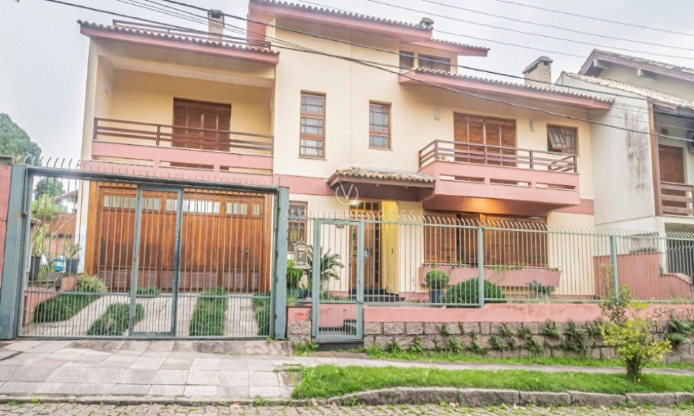 Casa à venda com 3 dormitórios, 270m² e 2 vagas no bairro Cavalhada, Zona Sul de Porto Alegre - 001