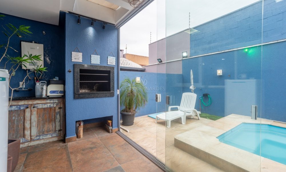 Casa à venda com 3 dormitórios, 154m² e 2 vagas no bairro Hípica, Zona Sul de Porto Alegre - 001