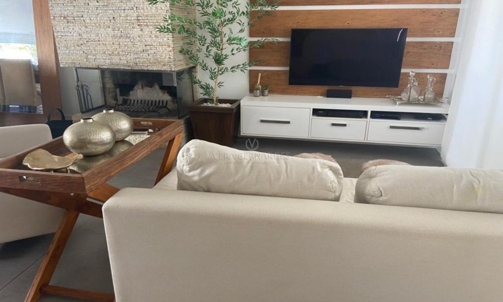 Casa à venda com 3 dormitórios, 218m² e 2 vagas no bairro Ipanema, Zona Sul de Porto Alegre - 001