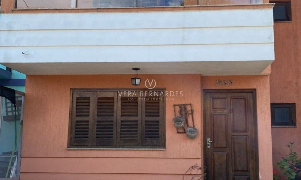Casa à venda com 3 dormitórios, 172m² e 1 vaga no bairro Hípica, Zona Sul de Porto Alegre - 001