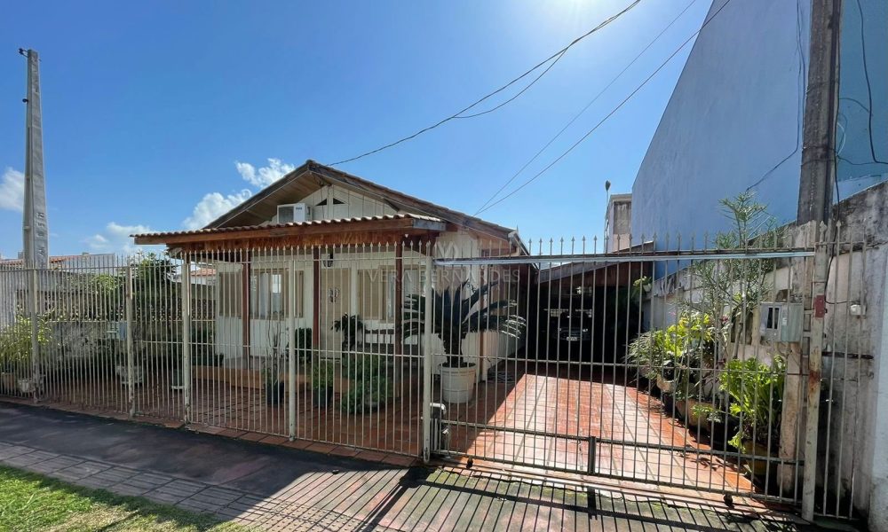 Casa à venda com 3 dormitórios, 300m² e 2 vagas no bairro Centro em Balneário Camboriú - 001
