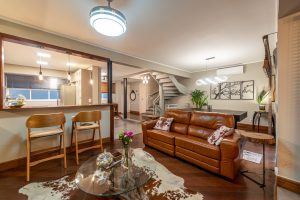 Casa em Condomínio à venda com 3 dormitórios, 207m² e 4 vagas no bairro Pedra Redonda, Zona Sul de Porto Alegre