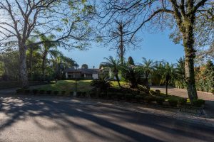 Casa em Condomínio à venda com 3 dormitórios, 400m² e 4 vagas no bairro Jardim do Sol, Zona Sul de Porto Alegre