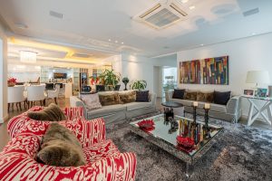 Casa em Condomínio à venda com 5 dormitórios, 457m² e 3 vagas no bairro Pedra Redonda, Zona Sul de Porto Alegre