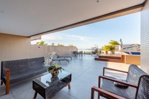 Apartamento à venda com 3 dormitórios, 379m² e 4 vagas no bairro Vila Assunção, Zona Sul de Porto Alegre