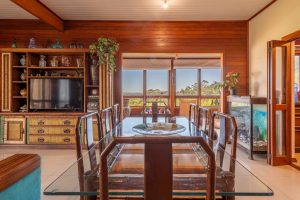 Casa em Condomínio à venda com 3 dormitórios, 184m² e 4 vagas no bairro Campo Novo, Zona Sul de Porto Alegre