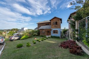 Casa em Condomínio à venda com 3 dormitórios, 184m² e 4 vagas no bairro Vila Nova, Zona Sul de Porto Alegre