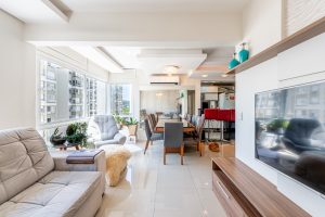 Apartamento à venda com 3 dormitórios, 72m² e 1 vaga no bairro Cavalhada, Zona Sul de Porto Alegre