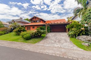 Casa em Condomínio à venda com 4 dormitórios, 596m² e 4 vagas no bairro Terra Ville, Zona Sul de Porto Alegre