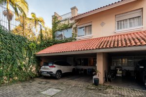 Casa em Condomínio à venda com 3 dormitórios, 206m² e 2 vagas no bairro Pedra Redonda, Zona Sul de Porto Alegre