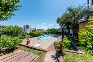 Casa em Condomínio à venda com 5 dormitórios, 450m² e 5 vagas no bairro Lagos de Nova Ipanema, Zona Sul de Porto Alegre