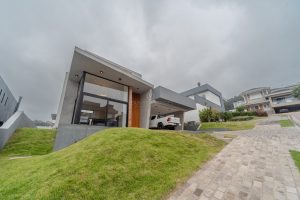 Casa em Condomínio à venda com 3 dormitórios, 263m² e 2 vagas no bairro Alphaville, Zona Sul de Porto Alegre