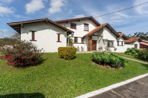 Casa em Condomínio à venda com 3 dormitórios, 330m² e 3 vagas no bairro Ipanema, Zona Sul de Porto Alegre