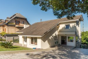 Casa em Condomínio à venda com 4 dormitórios, 270m² e 3 vagas no bairro Parque Knorr, Zona Sul de Porto Alegre