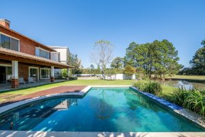 Casa em Condomínio à venda com 4 dormitórios, 516m² e 4 vagas no bairro Terra Ville, Zona Sul de Porto Alegre