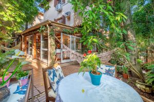 Casa em Condomínio à venda com 4 dormitórios, 380m² e 3 vagas no bairro Tristeza, Zona Sul de Porto Alegre