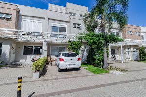 Casa em Condomínio à venda com 3 dormitórios, 206m² e 2 vagas no bairro Vila Nova, Zona Sul de Porto Alegre