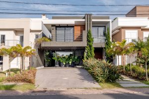 Casa em Condomínio à venda com 3 dormitórios, 316m² e 4 vagas no bairro Terra Ville, Zona Sul de Porto Alegre