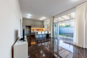 Casa em Condomínio à venda com 3 dormitórios, 153m² e 2 vagas no bairro Hípica em Porto Alegre
