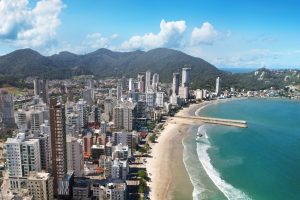 Apartamento à venda com 4 dormitórios, 150m² e 4 vagas no bairro Centro em Itapema