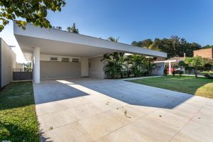Casa em Condomínio à venda com 3 dormitórios, 273m² e 4 vagas no bairro Terra Ville, Zona Sul de Porto Alegre