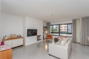 Apartamento à venda com 3 dormitórios, 92m² e 2 vagas no bairro Tristeza, Zona Sul de Porto Alegre