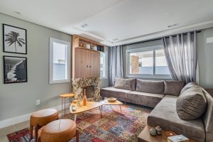 Casa em Condomínio à venda com 3 dormitórios, 300m² e 3 vagas no bairro Pedra Redonda, Zona Sul de Porto Alegre