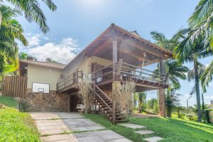 Casa em Condomínio à venda com 3 dormitórios, 250m² e 4 vagas no bairro Vila Nova, Zona Sul de Porto Alegre