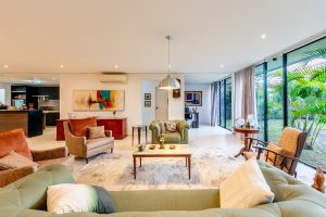 Casa em Condomínio à venda com 3 dormitórios, 288m² e 4 vagas no bairro Terra Ville, Zona Sul de Porto Alegre