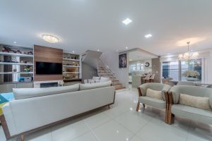 Casa em Condomínio à venda com 3 dormitórios, 162m² e 2 vagas no bairro Lagos de Nova Ipanema, Zona Sul de Porto Alegre