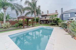 Casa em Condomínio à venda com 4 dormitórios, 386m² e 4 vagas no bairro Terra Ville, Zona Sul de Porto Alegre