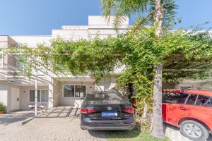 Casa em Condomínio à venda com 4 dormitórios, 191m² e 2 vagas no bairro Vila Nova, Zona Sul de Porto Alegre