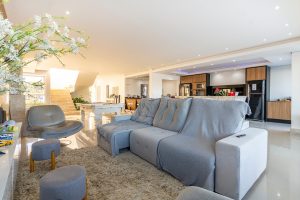 Casa em Condomínio à venda com 4 dormitórios, 330m² e 2 vagas no bairro Terra Ville, Zona Sul de Porto Alegre