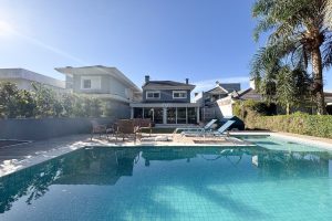 Casa em Condomínio à venda com 3 dormitórios, 265m² e 4 vagas no bairro Terra Ville, Zona Sul de Porto Alegre