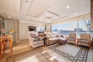 Apartamento à venda com 3 dormitórios, 128m² e 2 vagas no bairro Menino Deus, Zona Sul de Porto Alegre