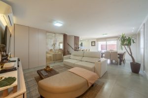 Casa em Condomínio à venda com 3 dormitórios, 196m² e 4 vagas no bairro Vila Nova, Zona Sul de Porto Alegre