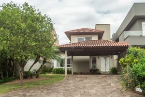 Casa em Condomínio à venda com 3 dormitórios, 294m² e 4 vagas no bairro Terra Ville, Zona Sul de Porto Alegre