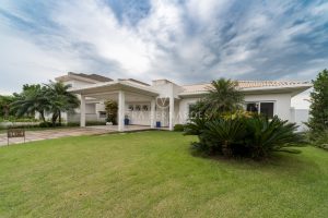 Casa em Condomínio à venda com 3 dormitórios, 253m² e 2 vagas no bairro Terra Ville, Zona Sul de Porto Alegre