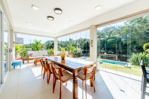 Casa em Condomínio à venda com 3 dormitórios, 340m² e 4 vagas no bairro Alphaville, Zona Sul de Porto Alegre