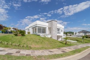 Casa em Condomínio à venda com 3 dormitórios, 253m² e 2 vagas no bairro Alphaville, Zona Sul de Porto Alegre