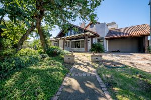 Casa em Condomínio à venda com 3 dormitórios, 196m² e 4 vagas no bairro Terra Ville, Zona Sul de Porto Alegre