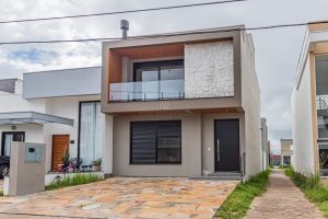 Casa em Condomínio à venda com 3 dormitórios, 172m² e 2 vagas no bairro Hípica, Zona Sul de Porto Alegre