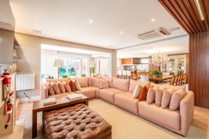 Casa em Condomínio à venda com 3 dormitórios, 430m² e 4 vagas no bairro Pedra Redonda, Zona Sul de Porto Alegre